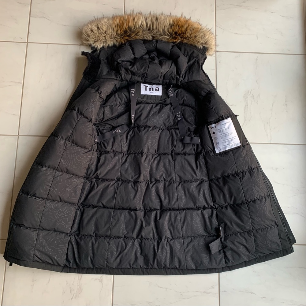 Aritzia Black Ski Parka with Faux Fur Trim - Picture 4 of 8